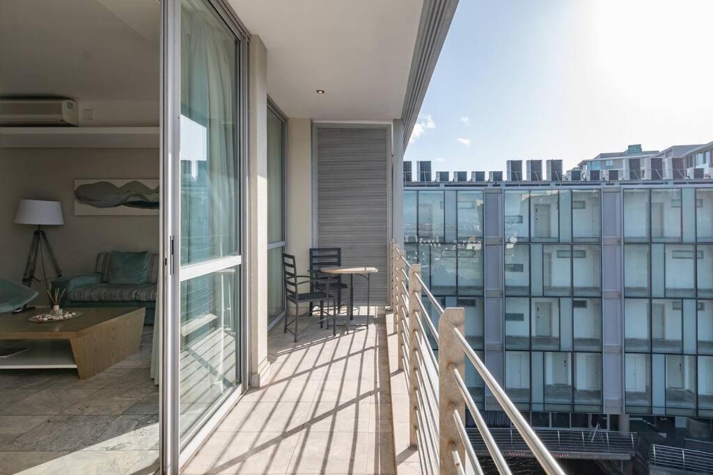 Apartment Canal-side Serenity *